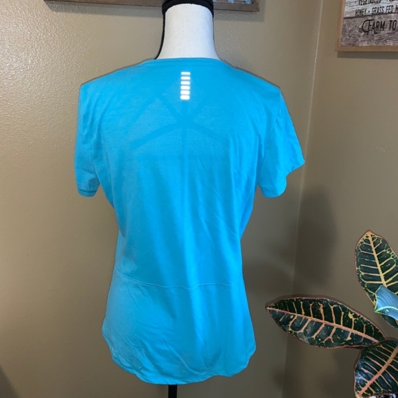 Under Armour Blue Fitted Heat Gear Large Run Top - Picture 3 of 10